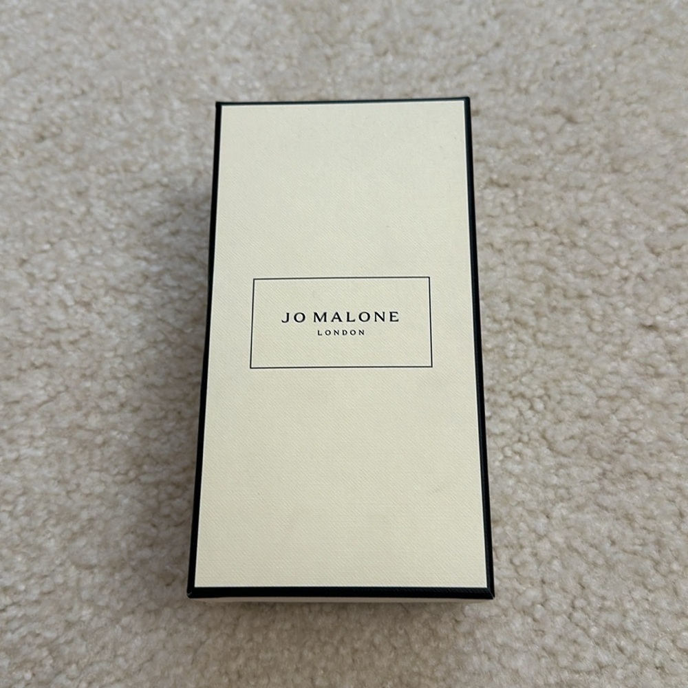 Jo Malone Gift Box - Picture 3 of 5
